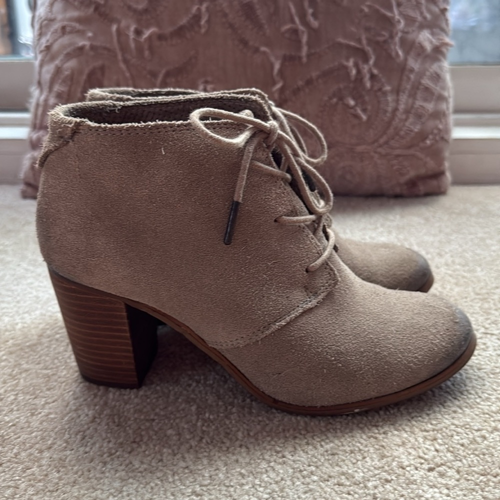 Toms Bootie Heels Size 8.5